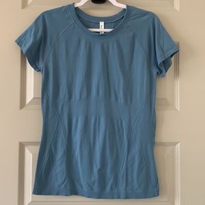 Athleta Women’s Large Seamless Momentum T-Shirt